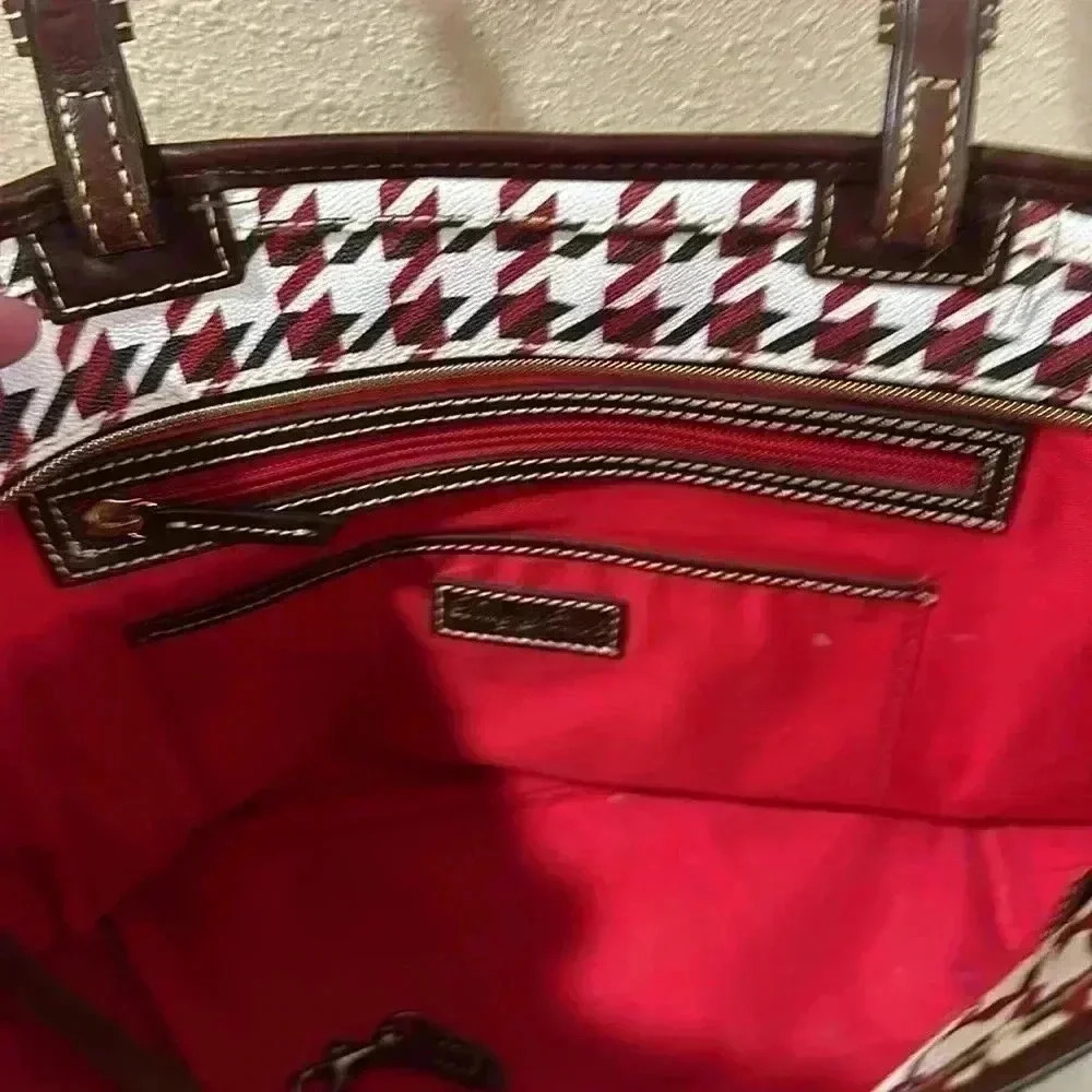 Dooney and Bourke handbag. - Picture 8 of 14